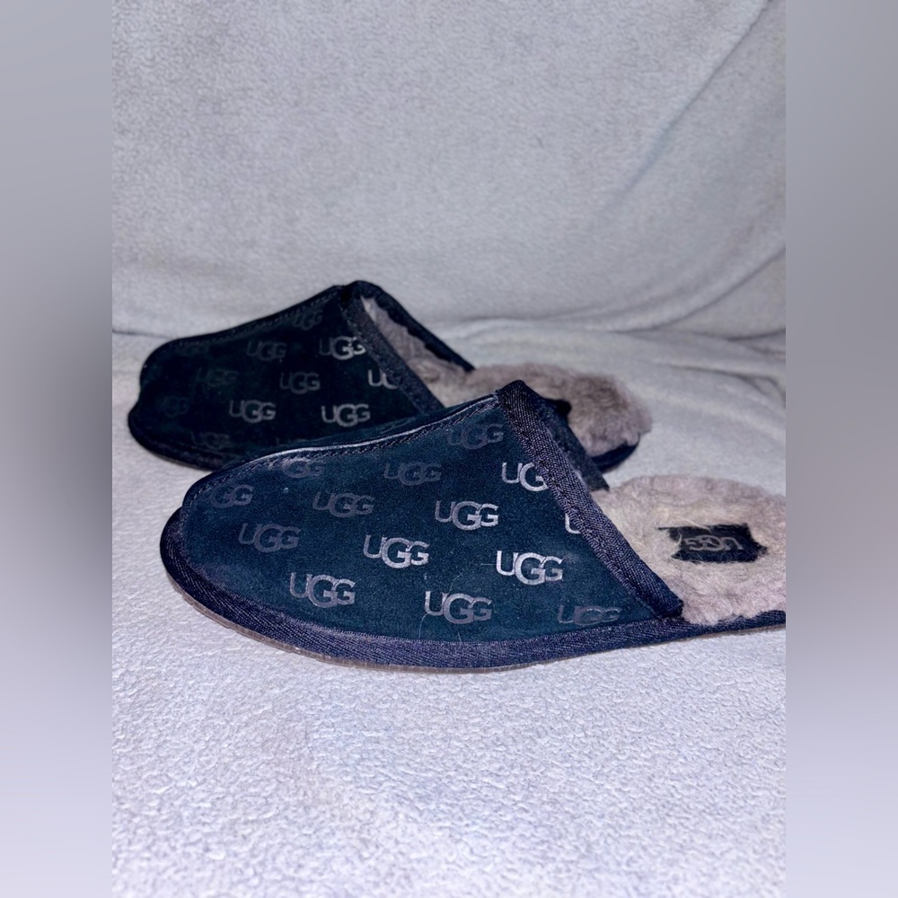 UGG Australia Women's Pearle Embossed Slippers 7 Black Logo Suede Shoes Home